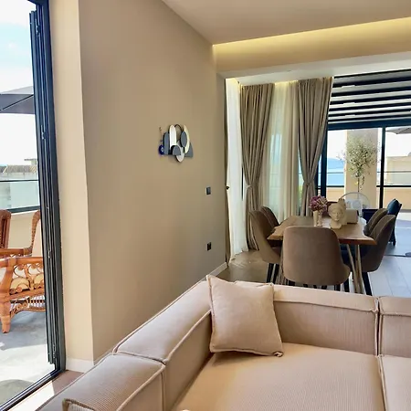 Sea View Luxury Penthouse Appartement *